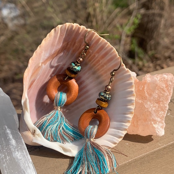 Wooden tassel boho earrings - Picture 4 of 6